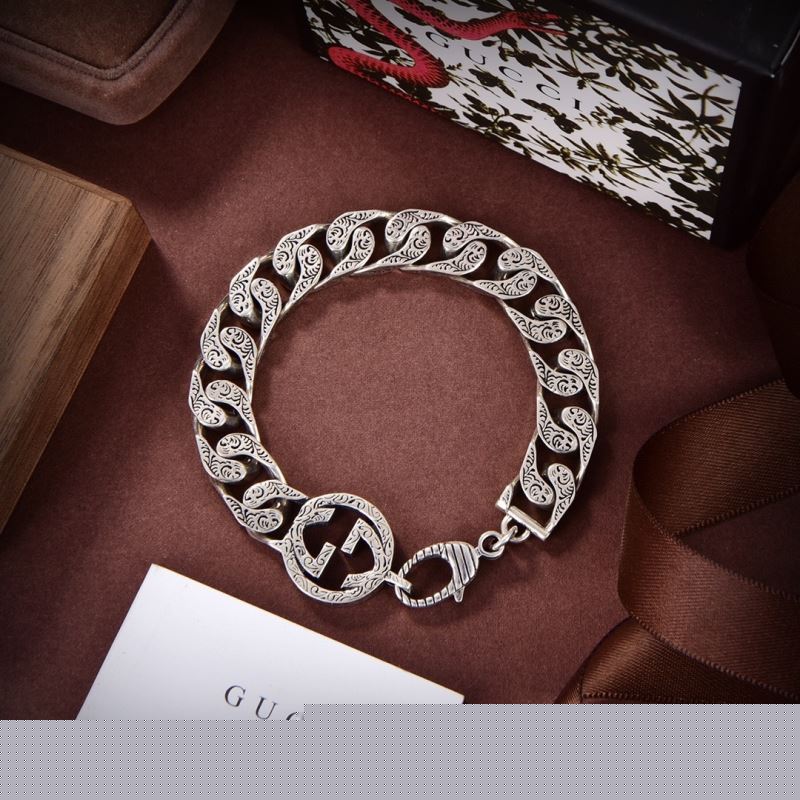 G*u*i bracelets